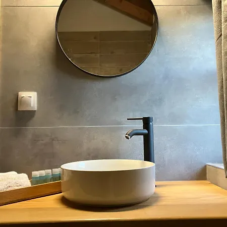 Ξενοδοχείο με διαμερίσματα Melofegaro Παλαιός Παντελεήμων